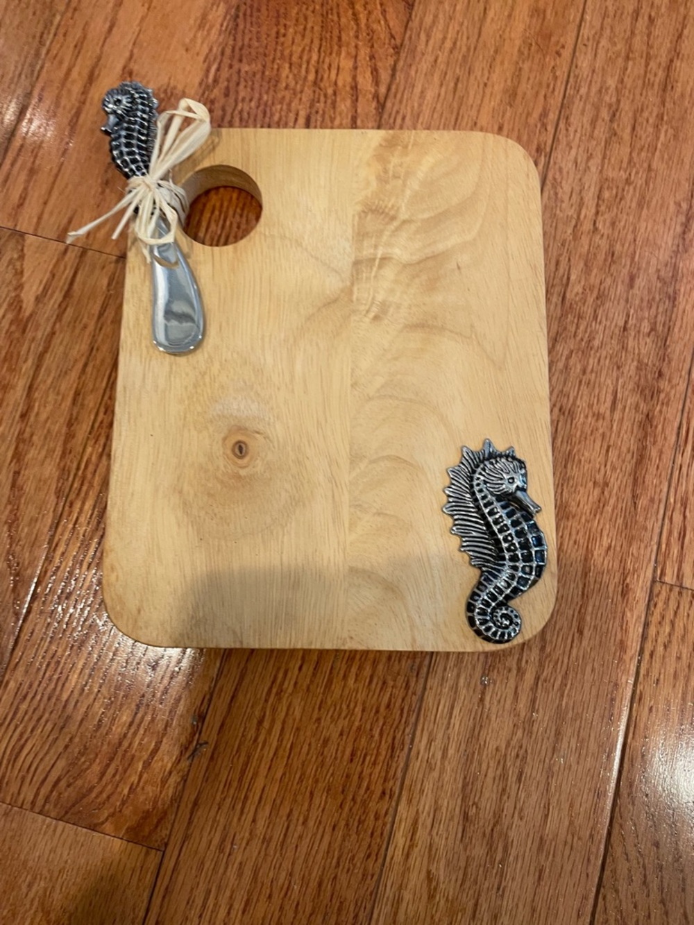 Seahorse Accent Wood Cheese Board with Spreader